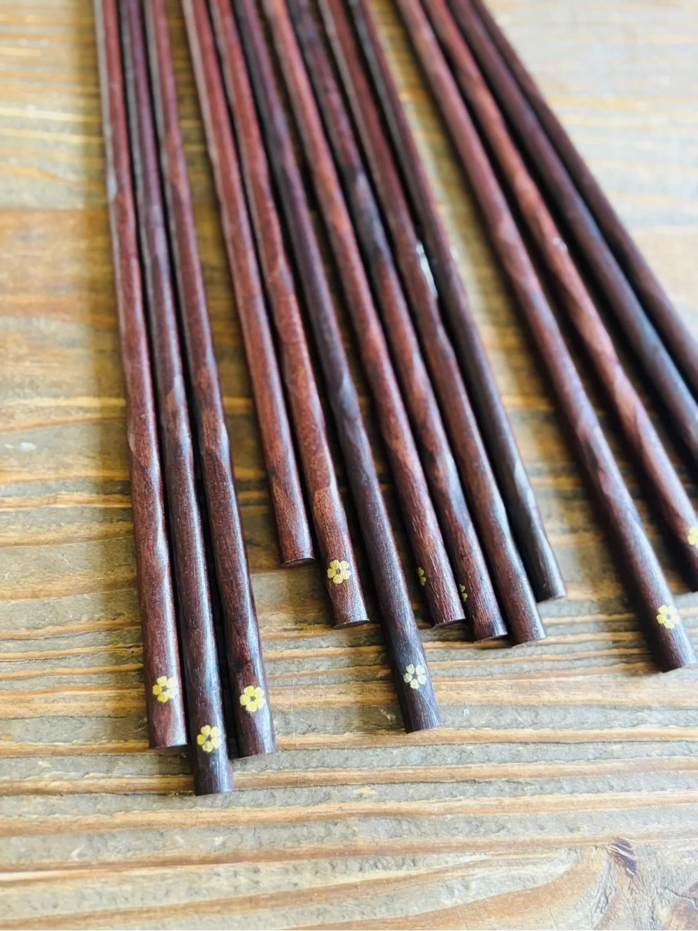 Wooden Floral Accent Chopsticks - 6 chopstick (3 ppl)